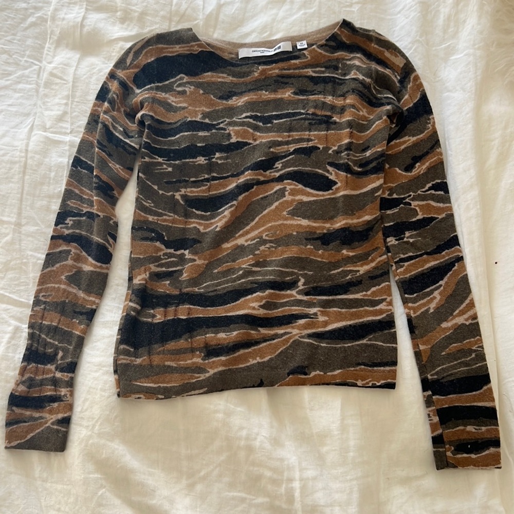 UNIQLO X CARINE ROITFELD CASHMERE SWEATER